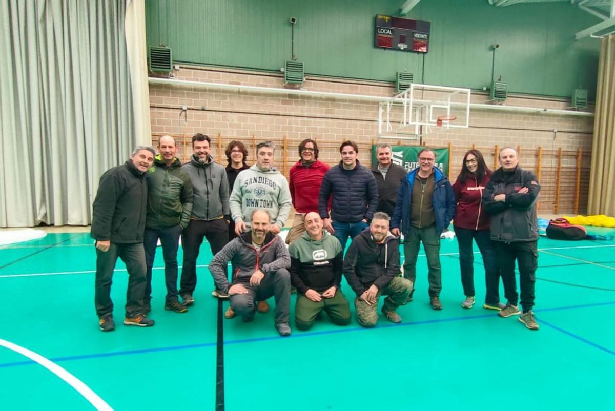 El Club de Parapente de Toro realiza una jornada de plegado de emergencia