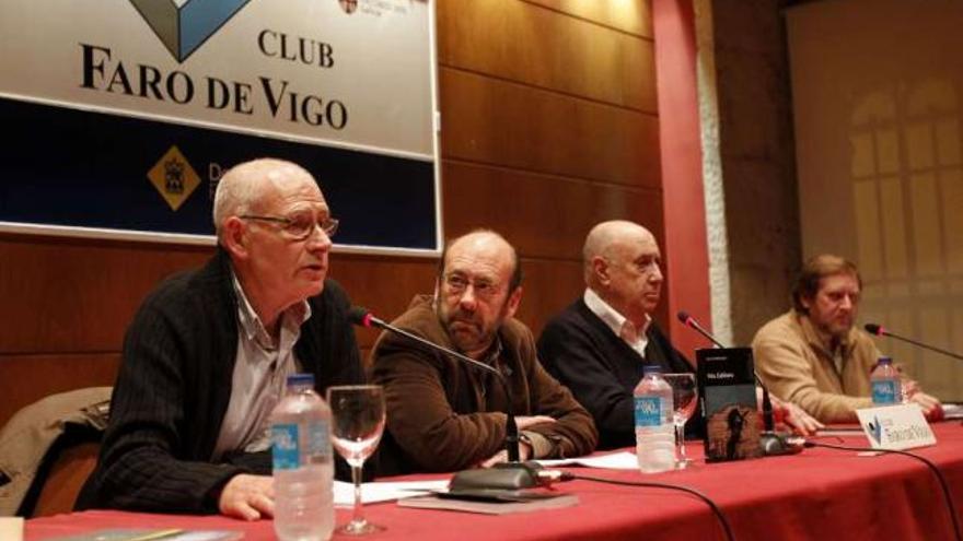 De izqda. a dcha., Antón García, Carlos Méixome, Méndez Ferrín y Xosé Benito Reza.  // José Lores