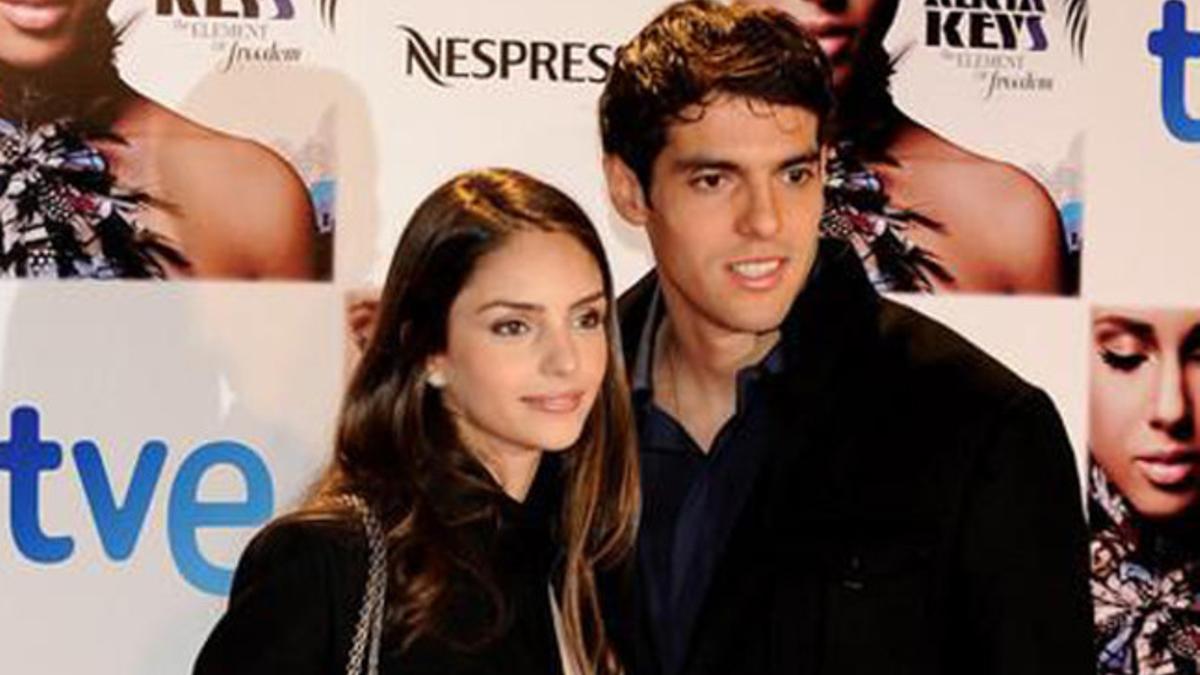 Kaká, junto a su esposa Carolina Celico