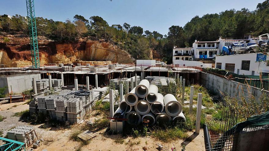 El promotor del edificio Vadella 24, con orden de demolición, declara ante el juez