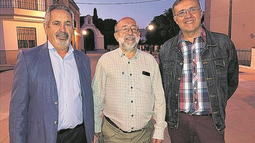 homenaje con entrega del pin de oro a toni royo