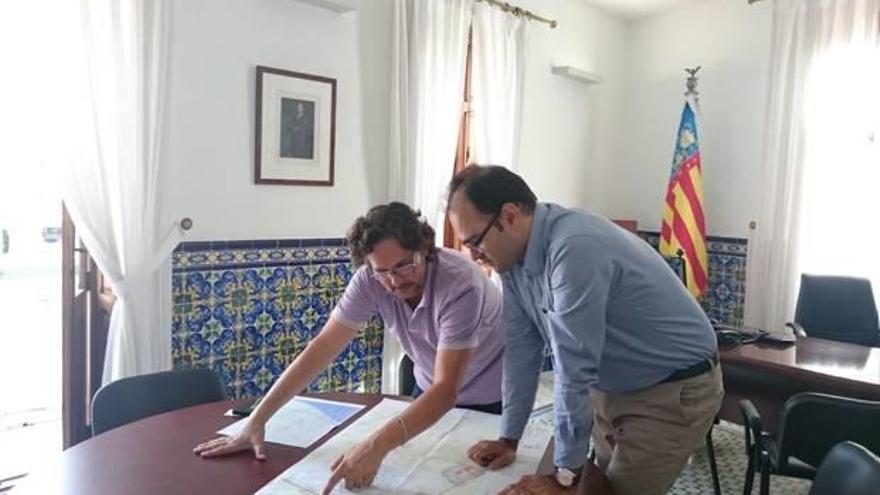 El alcalde con la consultoría.