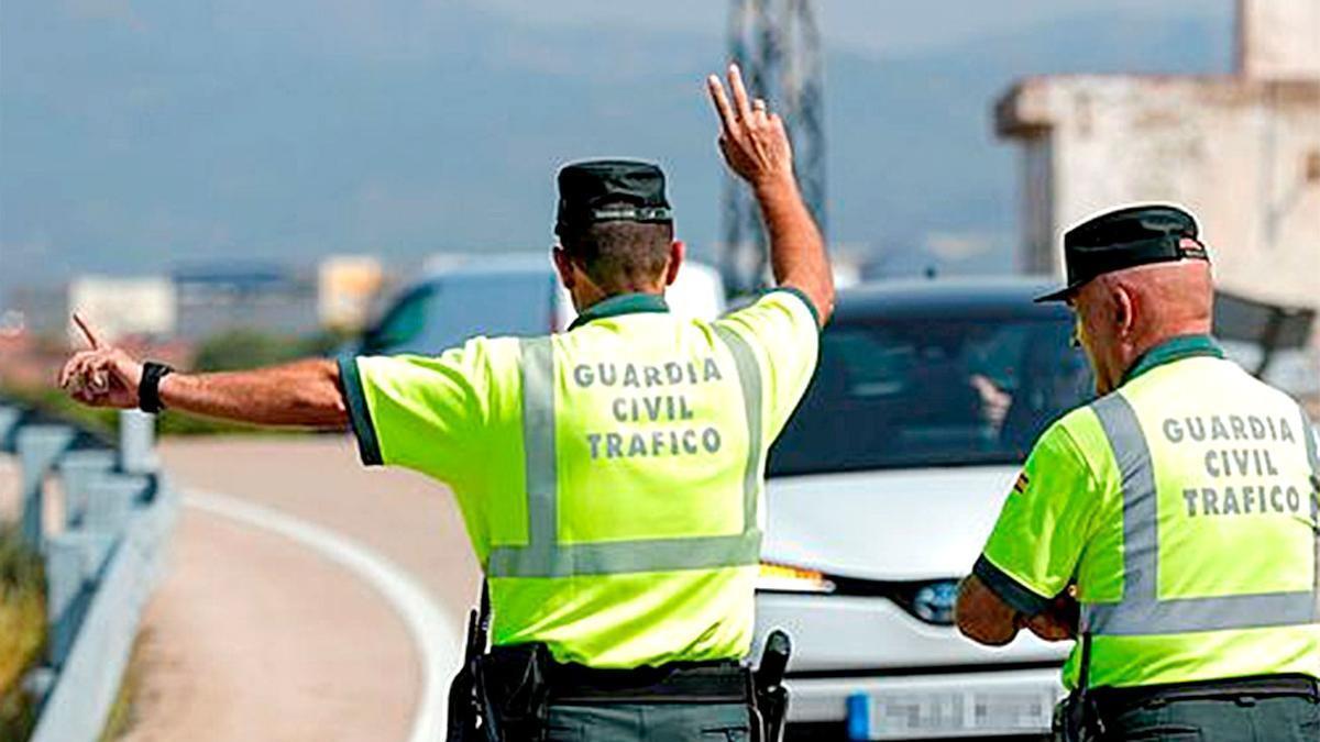 Agentes de la Guardia Civil de Tráfico.