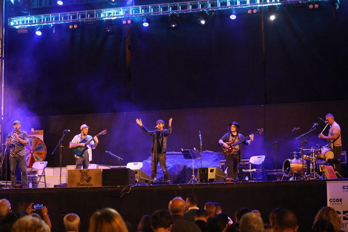 GALERÍA | Premios a tutiplén en el Día del Comercio de Zamora