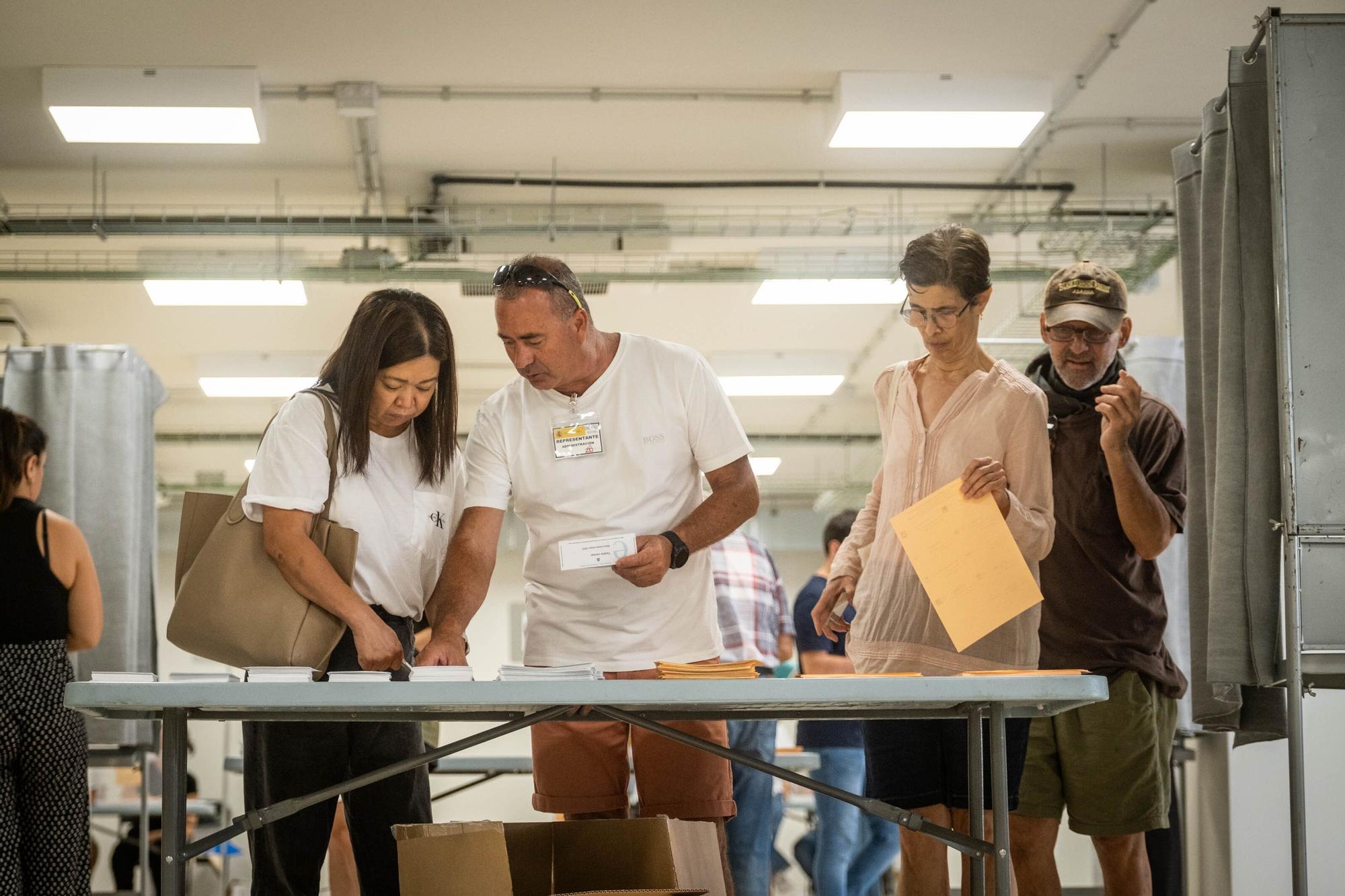 Así se ha iniciado la jornada electoral en Canarias