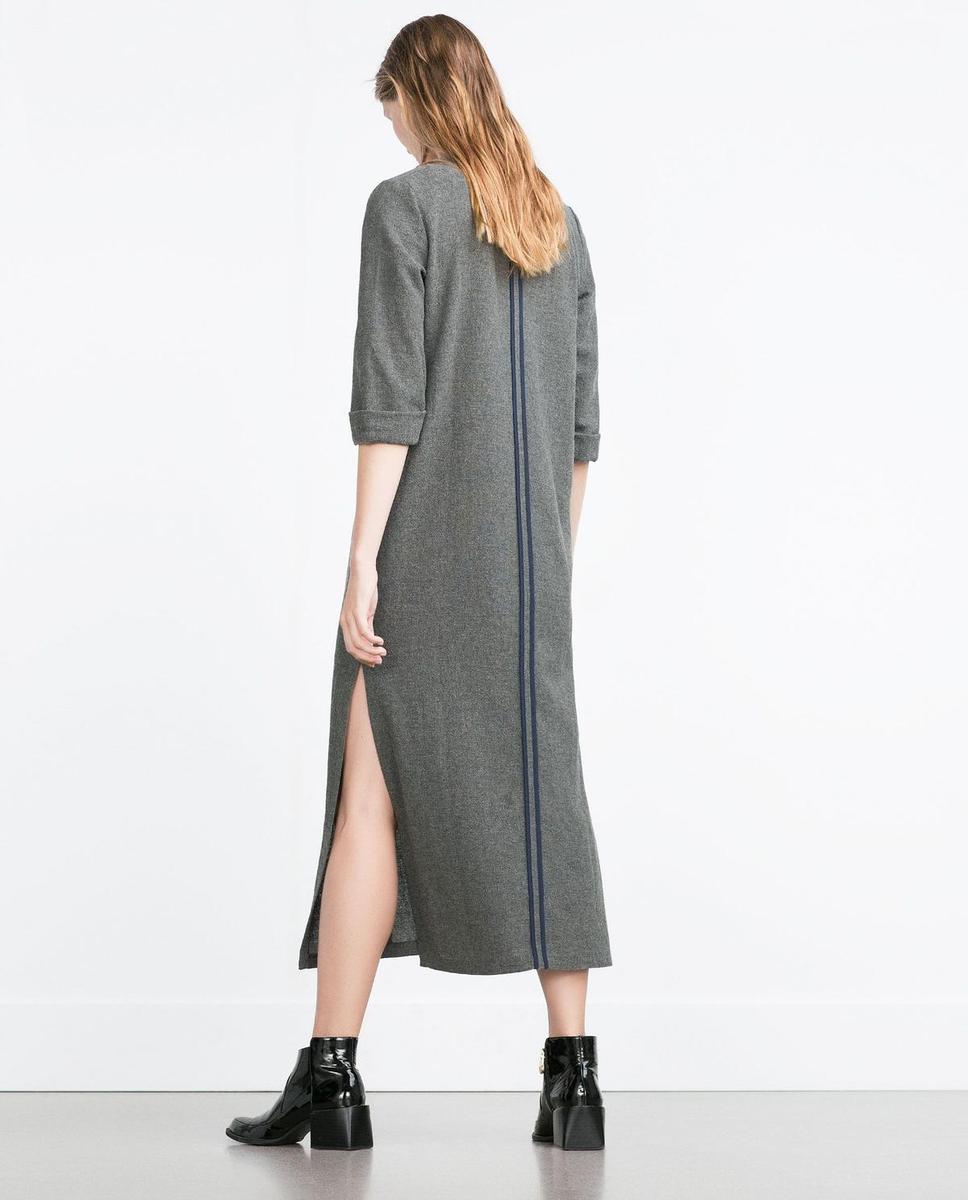 Vestido midi en color gris de Zara (9,99€)