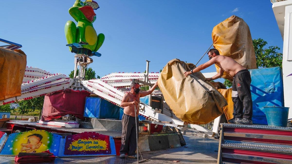 Atracciones de feria en del recinto de Pozoblanco.