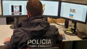 La unidad de información de los Mossos se dedica a buscar grupos extremistas y que fomentan el odio