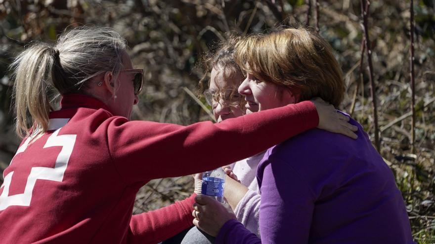 Duelo en León, donde las madres imploran a sus hijos que dejen la mina: &quot;¿Qué vas a decir? Eran buena gente y quedaron en ese agujero...&quot;