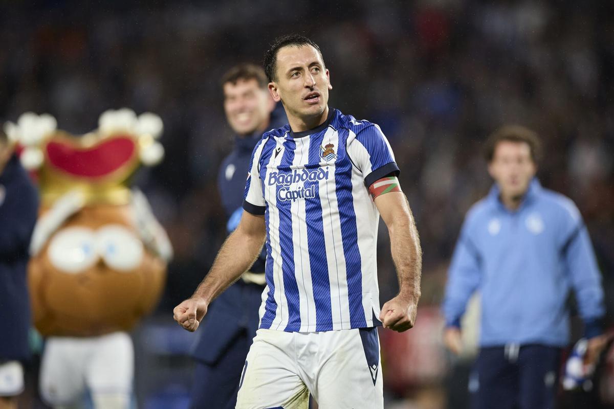 Oyarzabal celebra un gol con la Real Sociedad
