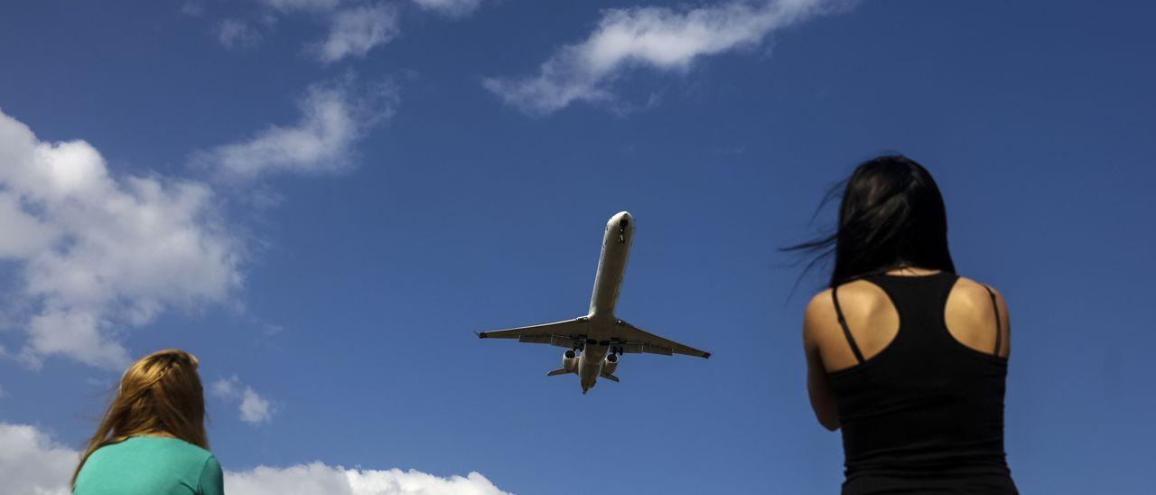 Los controladores decidirán en Barcelona, a finales de mes, si van a la huelga.