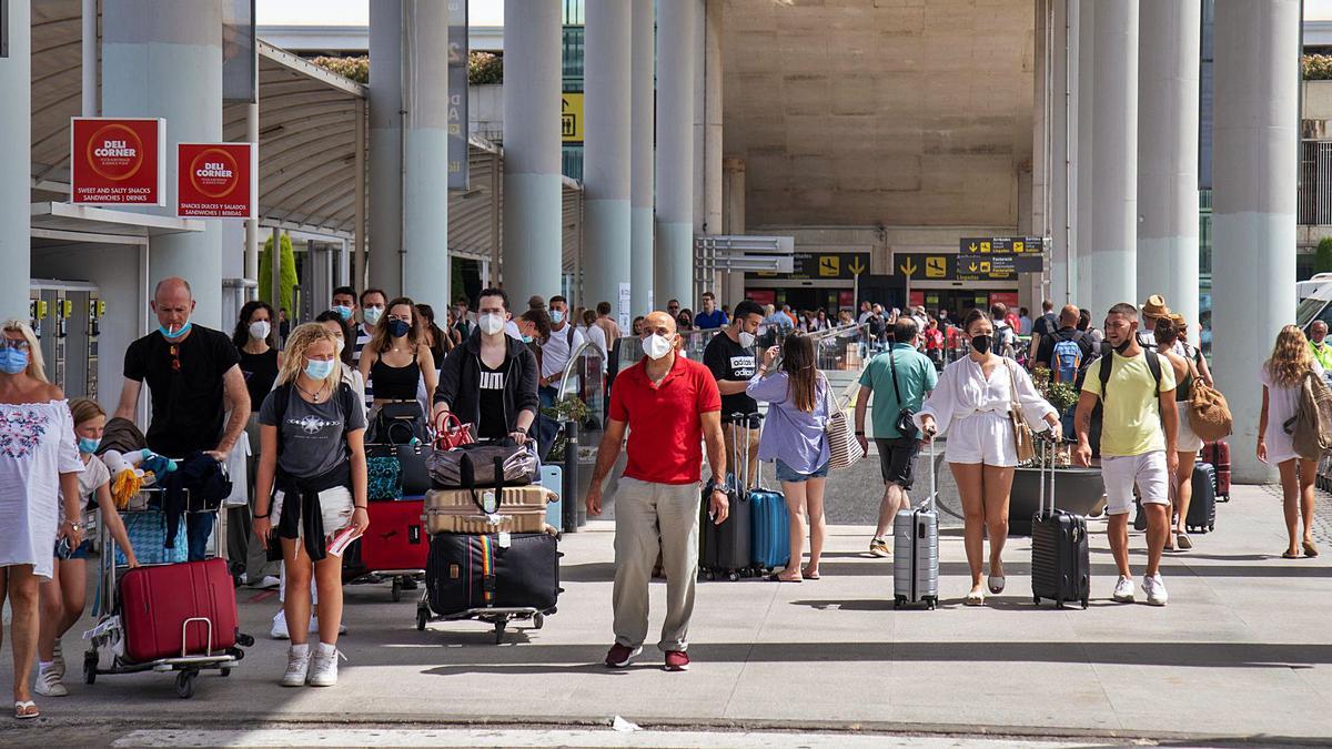 Pasajeros en el aeropuerto de Palma, en una imagen captada el pasado sábado.