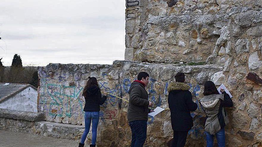 Una de las clases teóricas antes de hacer el trabajo de campo.