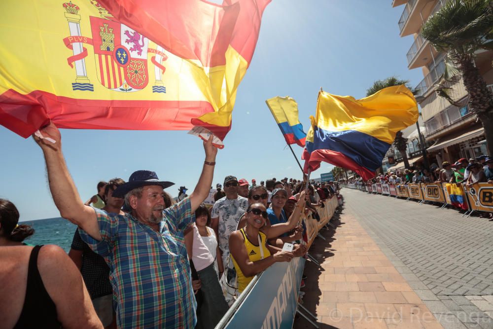 El británico se ha impuesto en la etapa, recortando 2.16 minutos la ventaja del colombiano, que sigue líder