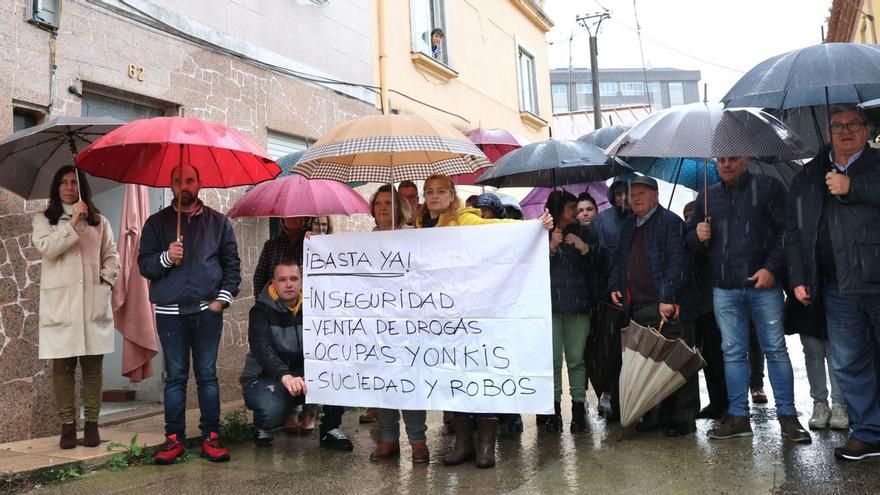 Vecinos del barrio de O Calvario, ayer movilizados