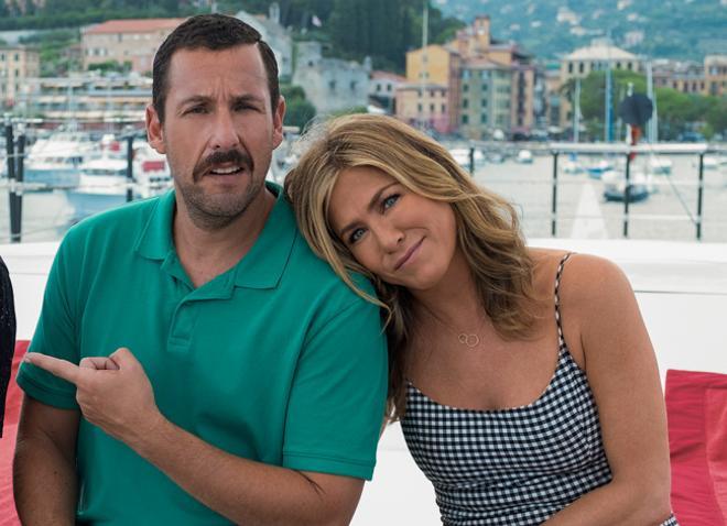 Adam Sandler y Jennifer Aniston en el rodaje de 'Criminales en el mar'