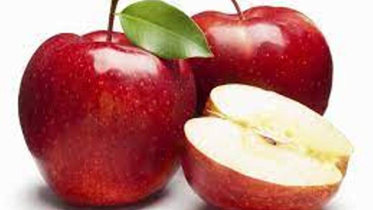 La manzana es una fruta perfecta para limpiar nuestro organismo y ayudarnos a eliminar grasa.