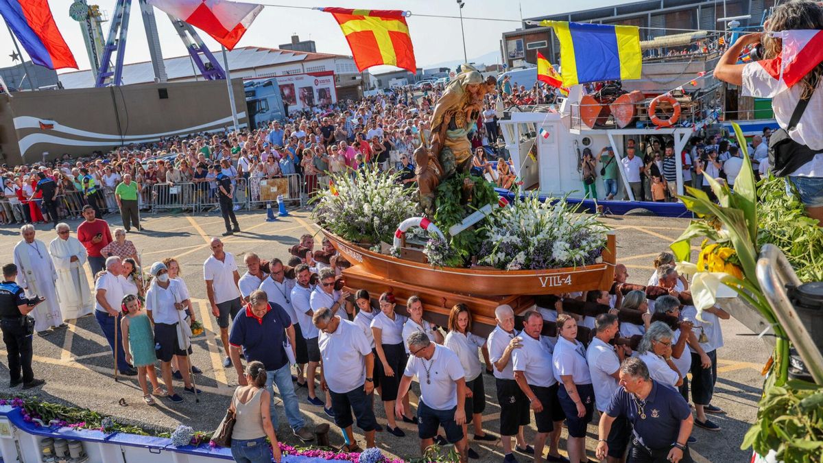 Arousa honra a la Virgen del Carmen
