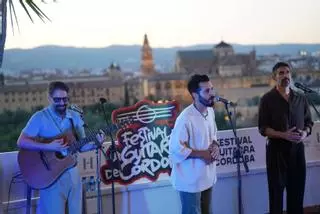 Los Aslándticos ofrecen "una tapita" de buen rollo en la presentación del Festival de la Guitarra: "Queremos que la gente diga yo estuve allí"