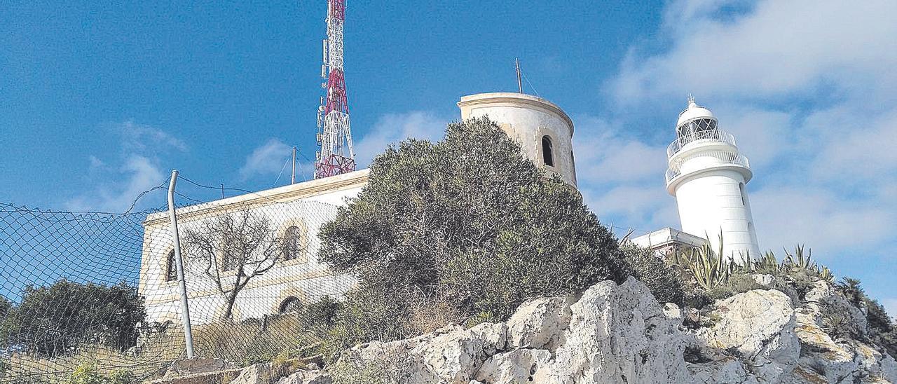 Luz para el faro y ruina para la estación telegráfica
