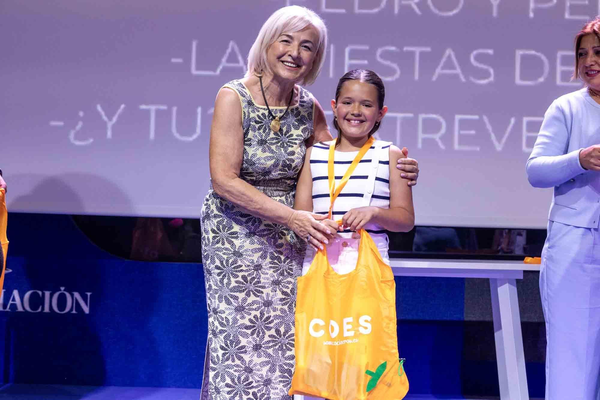 Entrega de premios del concurso infantil de relatos cortos "Cuéntame un cuento para comer" en el Club INFORMACIÓN organizado por COES