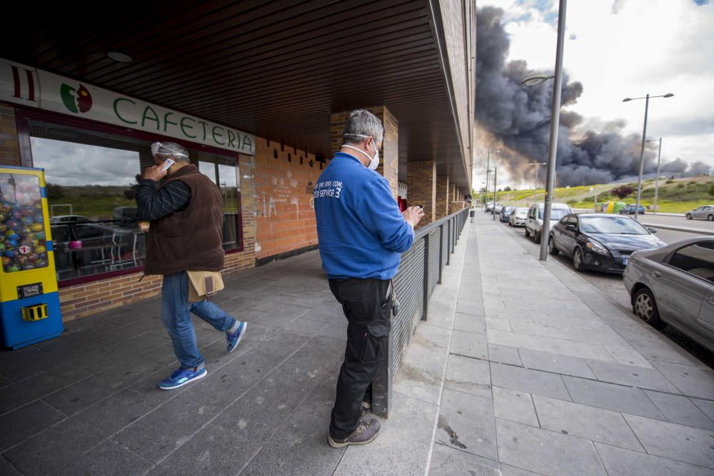 Incendio en un cementerio de neumáticos de Seseña