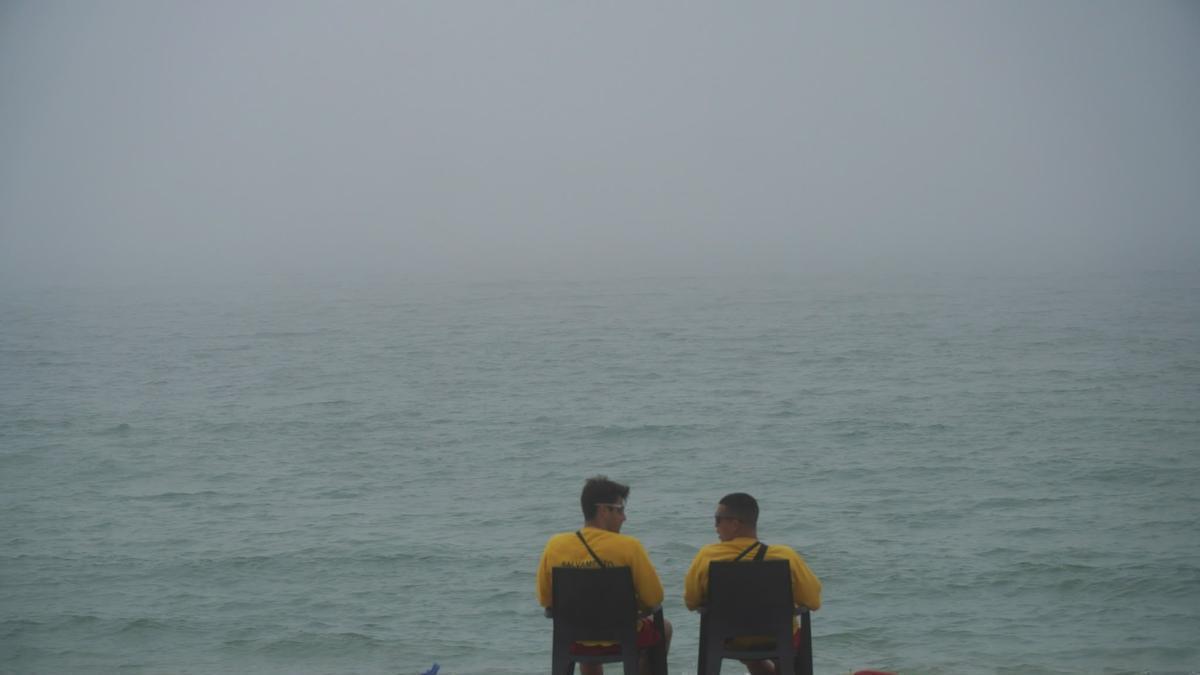 A Coruña quedó sumergida bajo la niebla este lunes