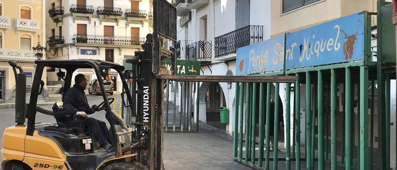 Llucena ultima el recinto para arrancar hoy el retorno de los &#039;bous al carrer&#039;, a partir de las doce de la noche, junto a Arañuel.