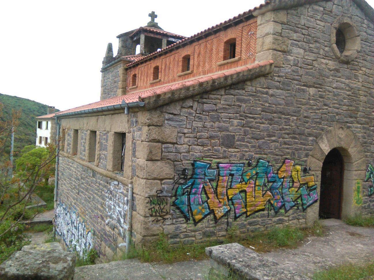 Un vecino de Bueu vende un pueblo abandonado en Zamora