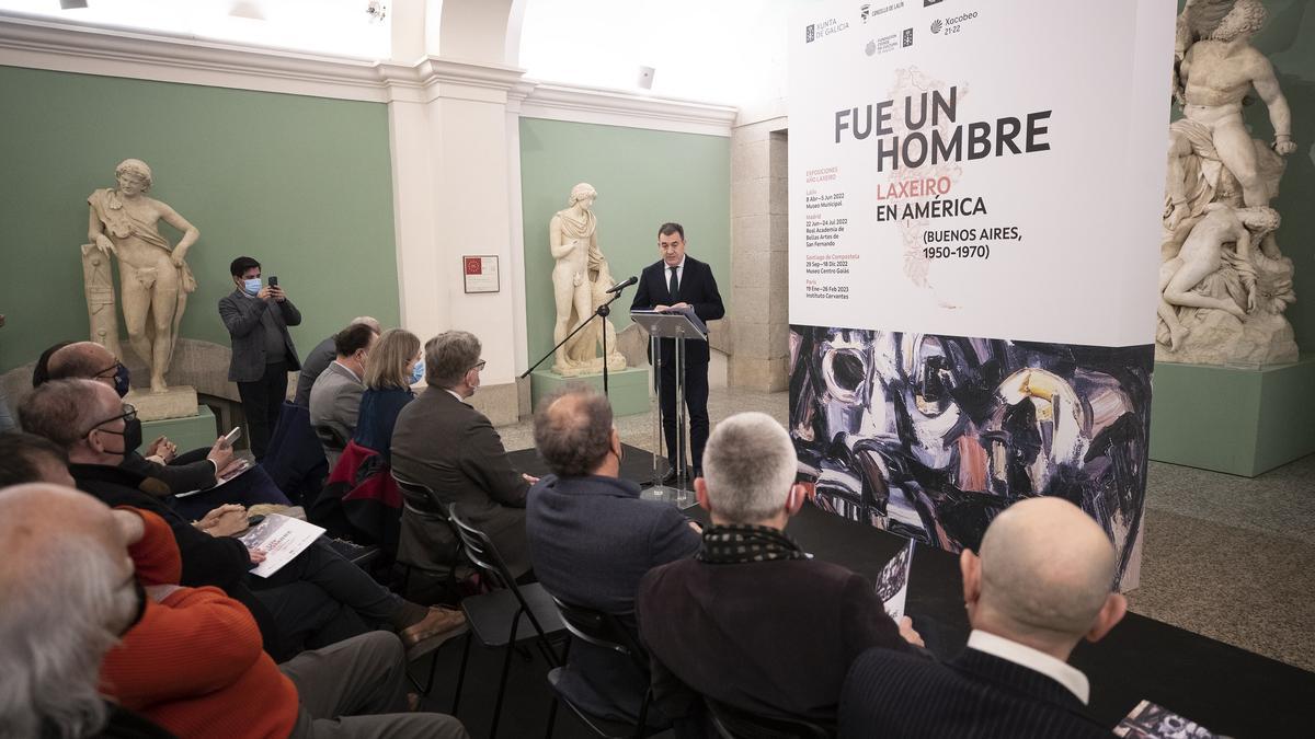 Román Rodríguez na presentación da exposición en Madrid.
