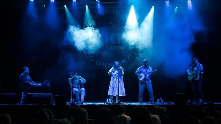 El Intercéltico inunda de música de raíz la Alameda de Moaña y desafía a la lluvia