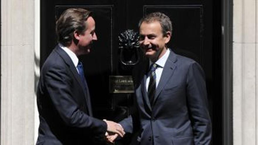 Zapatero pide movilizarse a los líderes de la UE y sugiere reunirse en Oslo