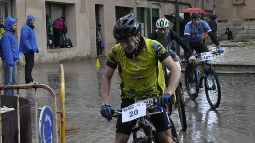 La lluvia complicó mucho el sector con bicicleta.