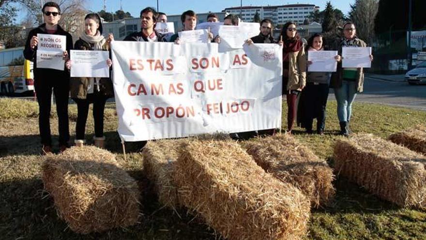 Protesta de Xuventudes Socialistas por el colapso en Urgencias // A. IRAGO