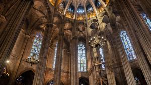 Inauguran los vitrales del ábside restaurados de la catedral de Barcelona