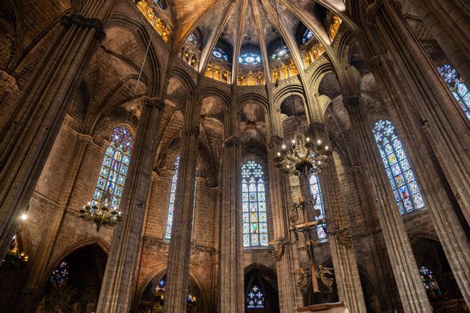 Inauguran los vitrales del ábside restaurados de la catedral de Barcelona