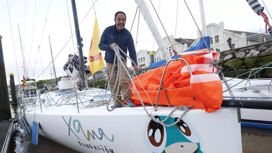 Juan Merediz amarra su regata en el puerto de Avilés tras su travesía desde San Agustín de la Florida