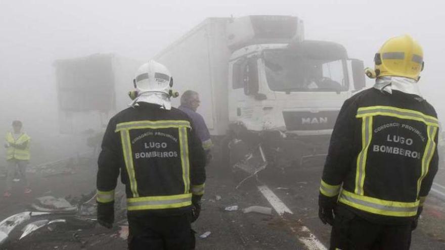 Varios camiones de gran tonelaje se vieron implicados en los accidentes múltiples.