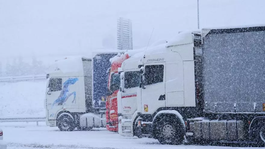 La nieve paraliza el noroeste de Zamora: más de 850 camiones atrapados