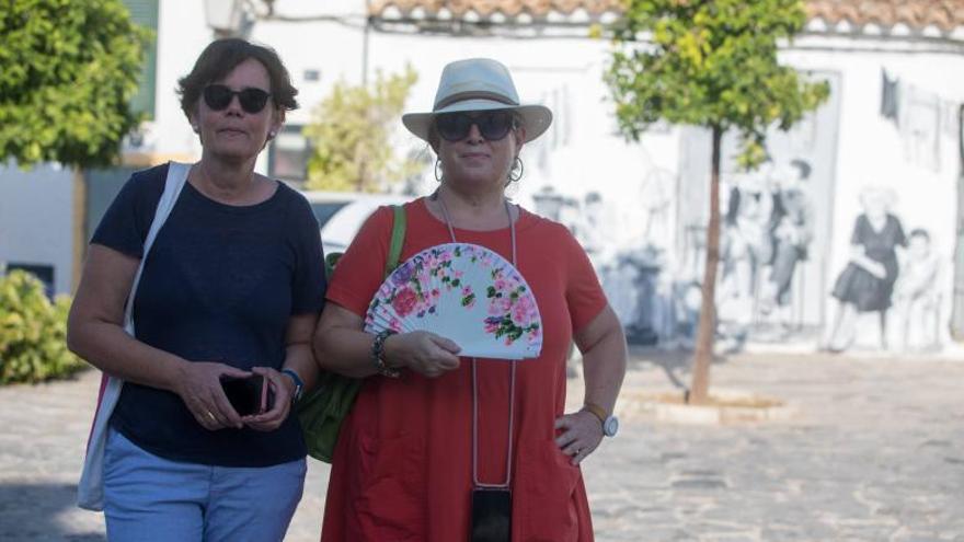 Esperança Lliteras y Elena Pieras, fotografiadas el lunes en Es Jonquet.  | GUILLEM BOSCH