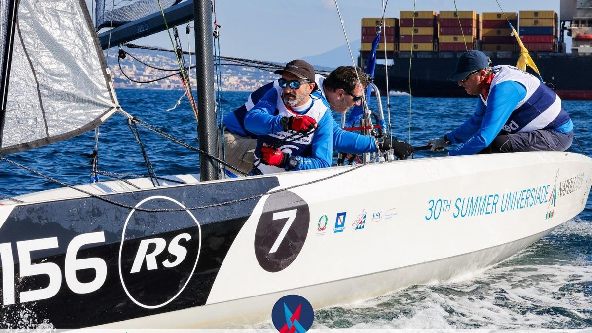 El Cigarrán Sailing Team, durante una regata.