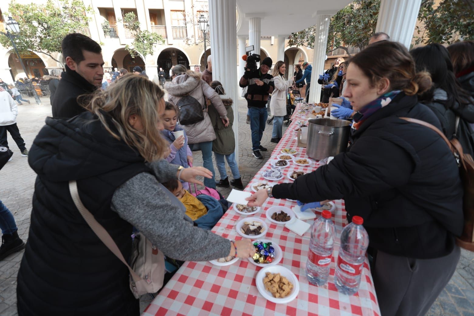 Entrega de regalos a los niños de Paiporta: los Reyes Magos en la zona cero