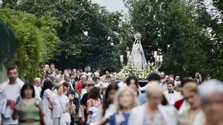 Laviana, fiel a la Virgen del Otero: una multitud celebra el acto más tradicional de las fiestas de la Pola
