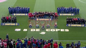 El FC Barcelona ofrece las cinco Copas del Rey a la afición en el Camp Nou