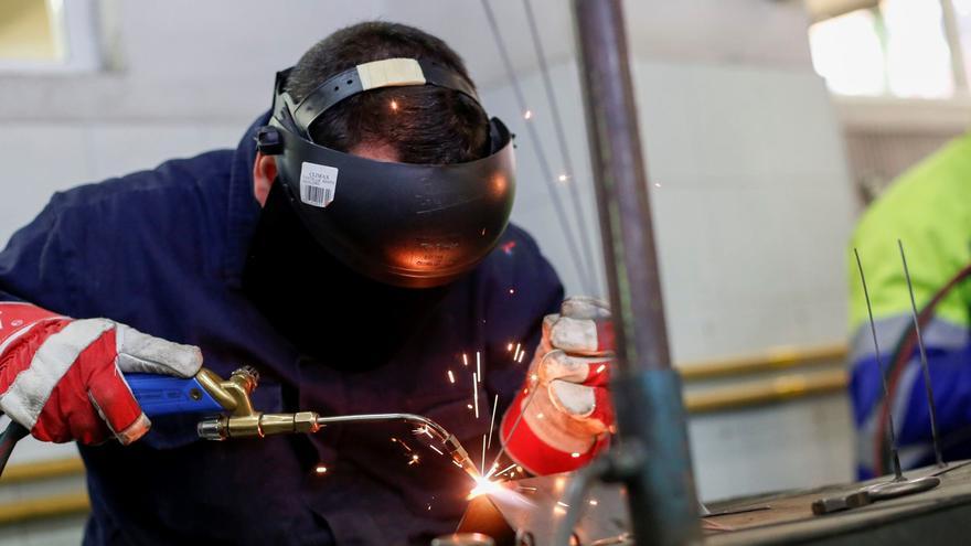 Empresarios y docentes quieren acelerar la FP para la nueva industria - Vimarsana News