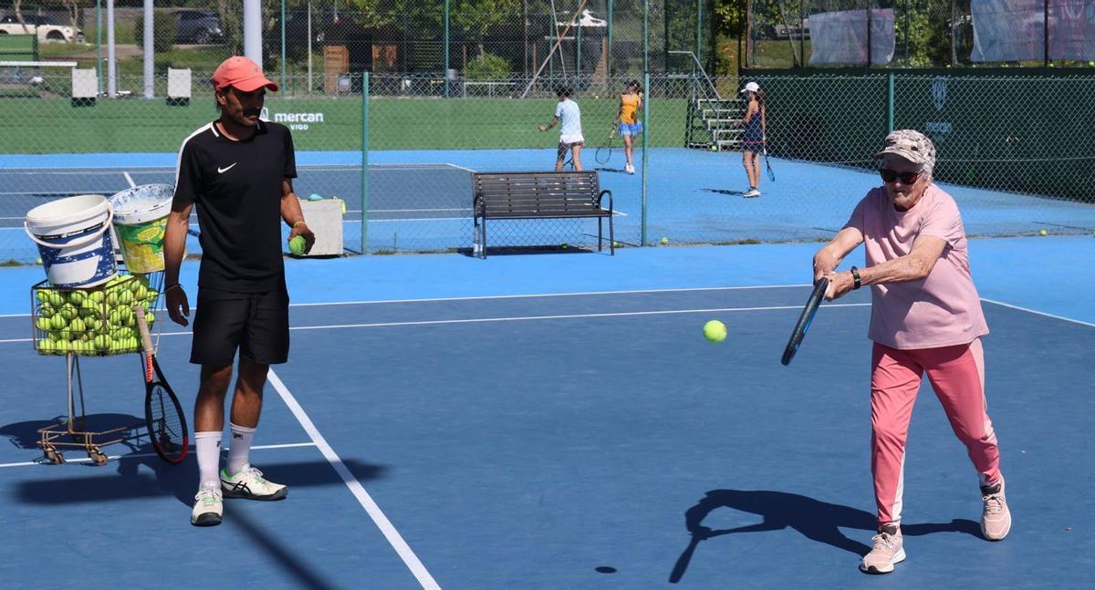 Esther Marcote durante su entrenamiento con Alejandro Maceira en una pista del Círculo Mercantil.