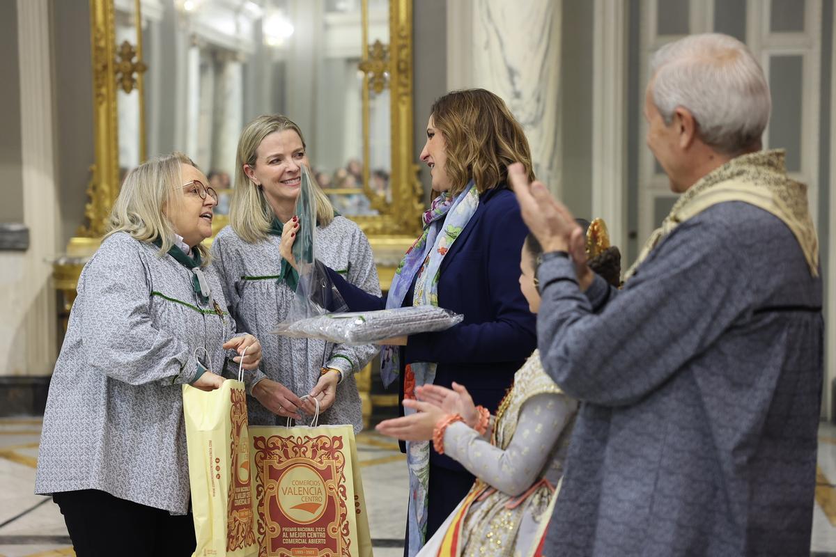 Catalá recibe a las Falleras Mayores Infantiles de Valéncia de la historia
