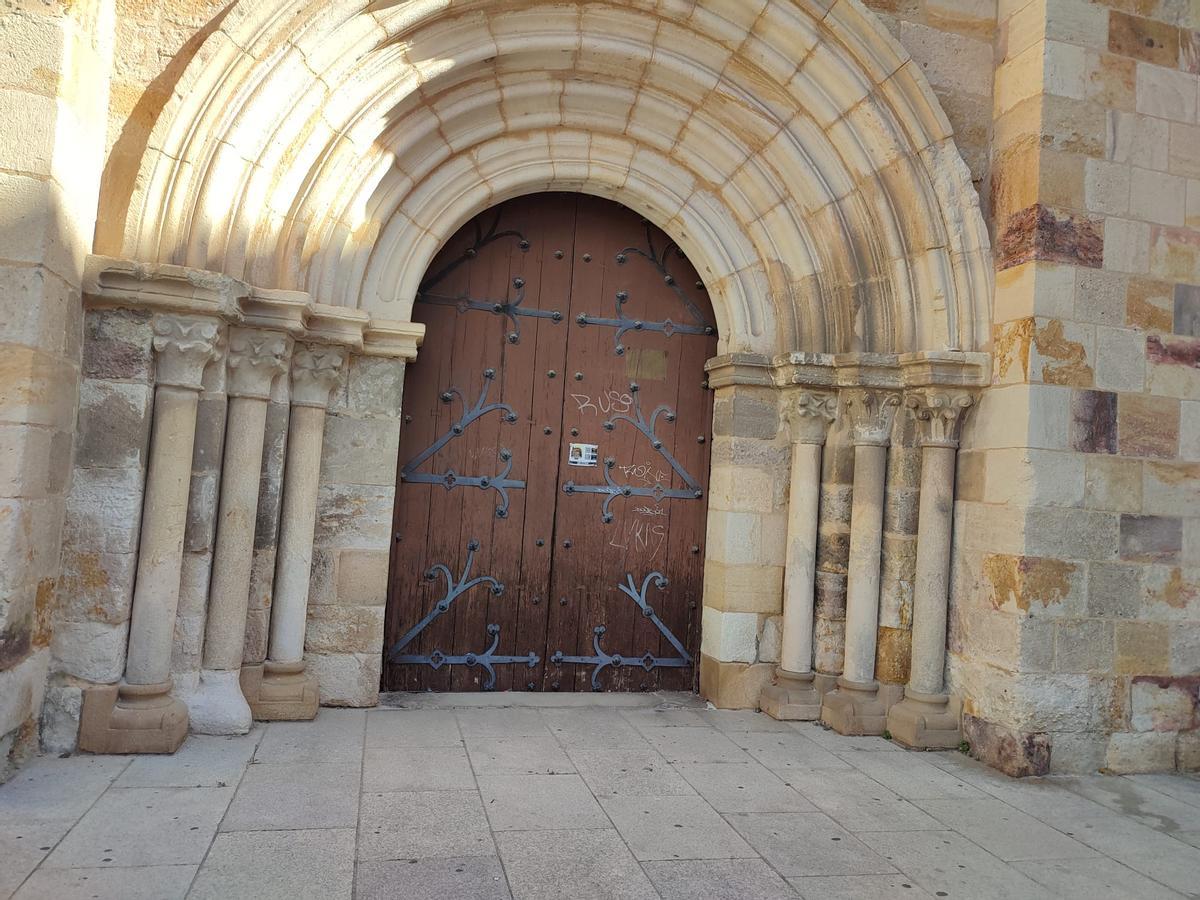 Puerta principal de San Esteban