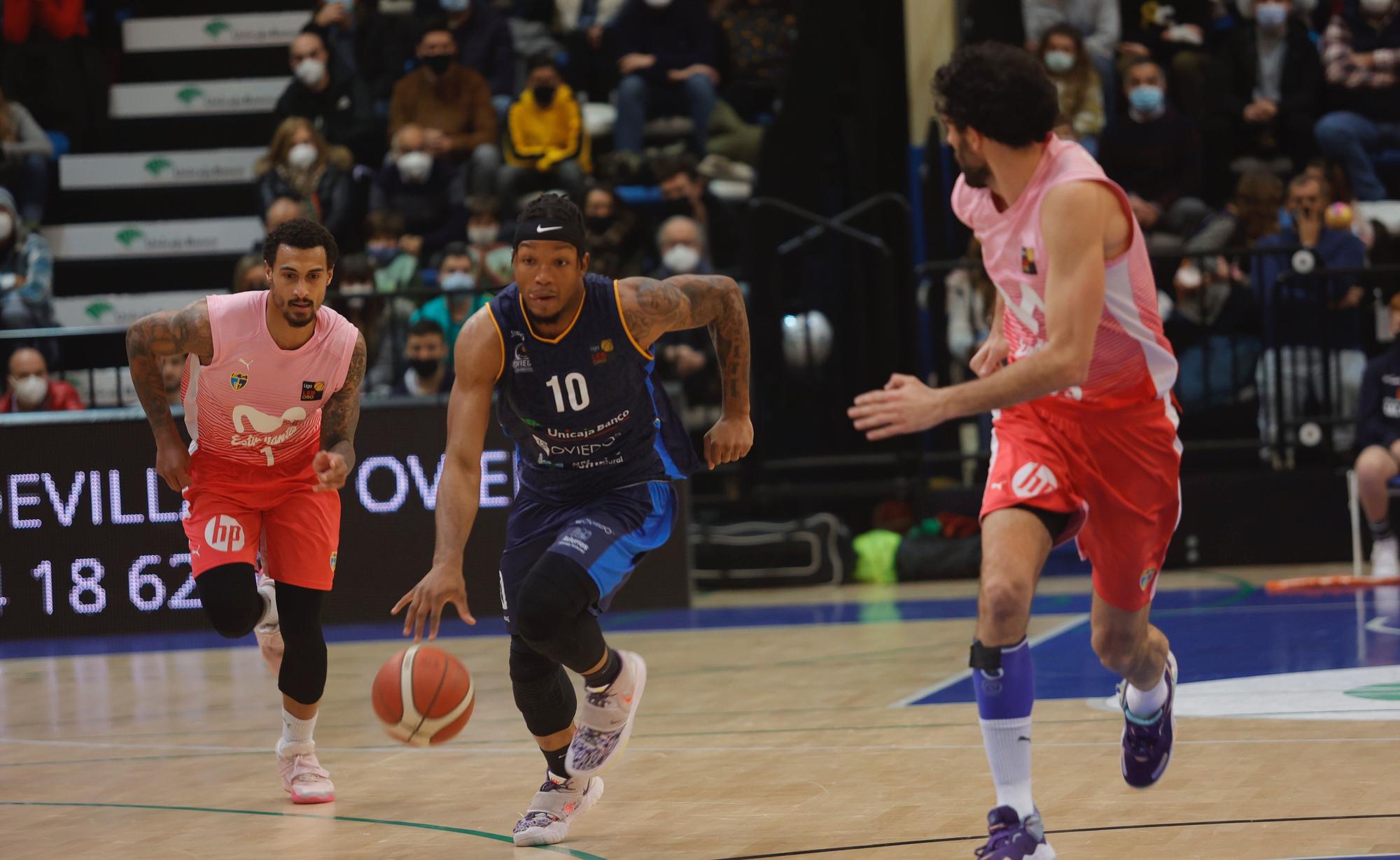 En imágenes: así fue el partido entre el Oviedo Baloncesto y el Estudiantes