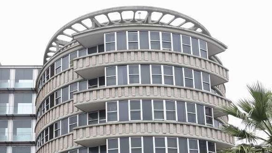 Vista exterior del Policlínico Cíes, en la avenida de Madrid. // Grobas